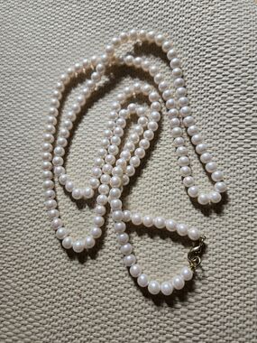 White Faux Pearl Necklace with Gold Clasp 🤍